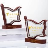 personalized-trophies-and-plaques​-01.jpg