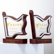 personalized trophies and plaques