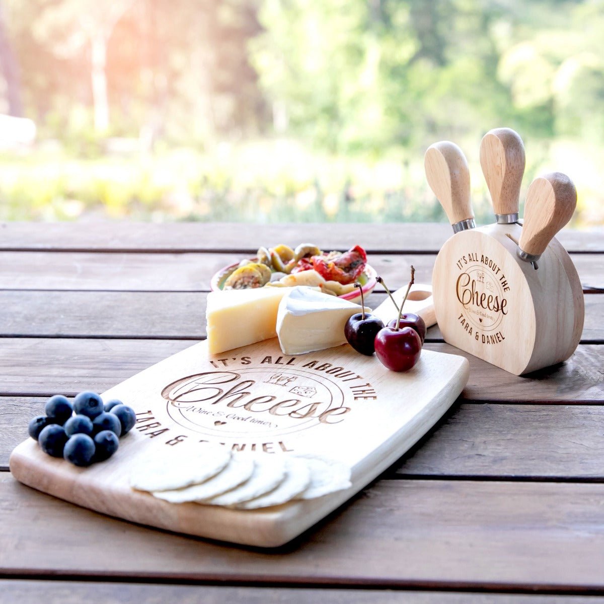 Paddle Chopping Board + BONUS Cheese Knife Set