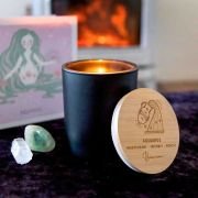 Engraved Wooden Lid Zodiac Soy Candle Aquarius with Wood Wick